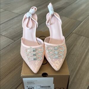 Elegant Pink Lace Women's Shoes Size 8.5